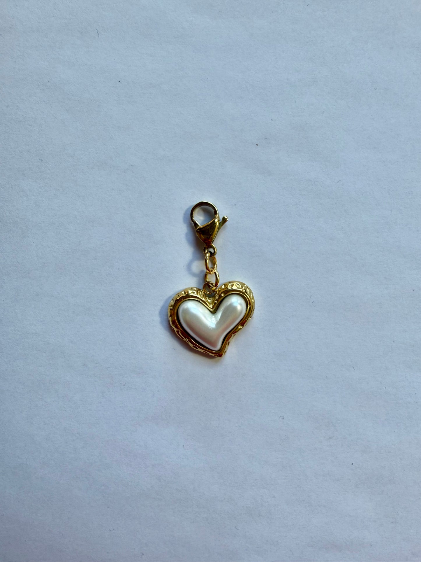 Charm “CORAZÓN PERLADO”